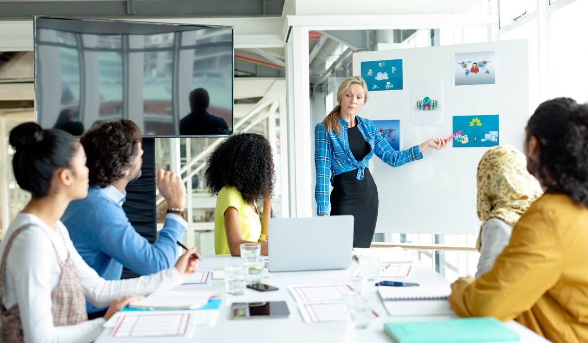 Aula di formazione con partecipanti e formatore